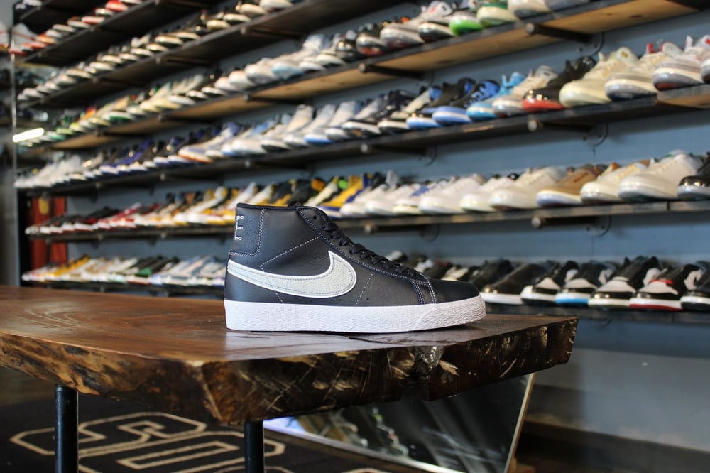ZOOM SB BLAZER MID x MASON SILVA "BLACK/SILVER"