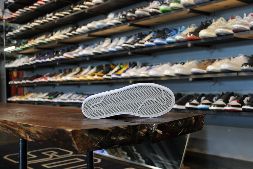ZOOM SB BLAZER MID x MASON SILVA "BLACK/SILVER"