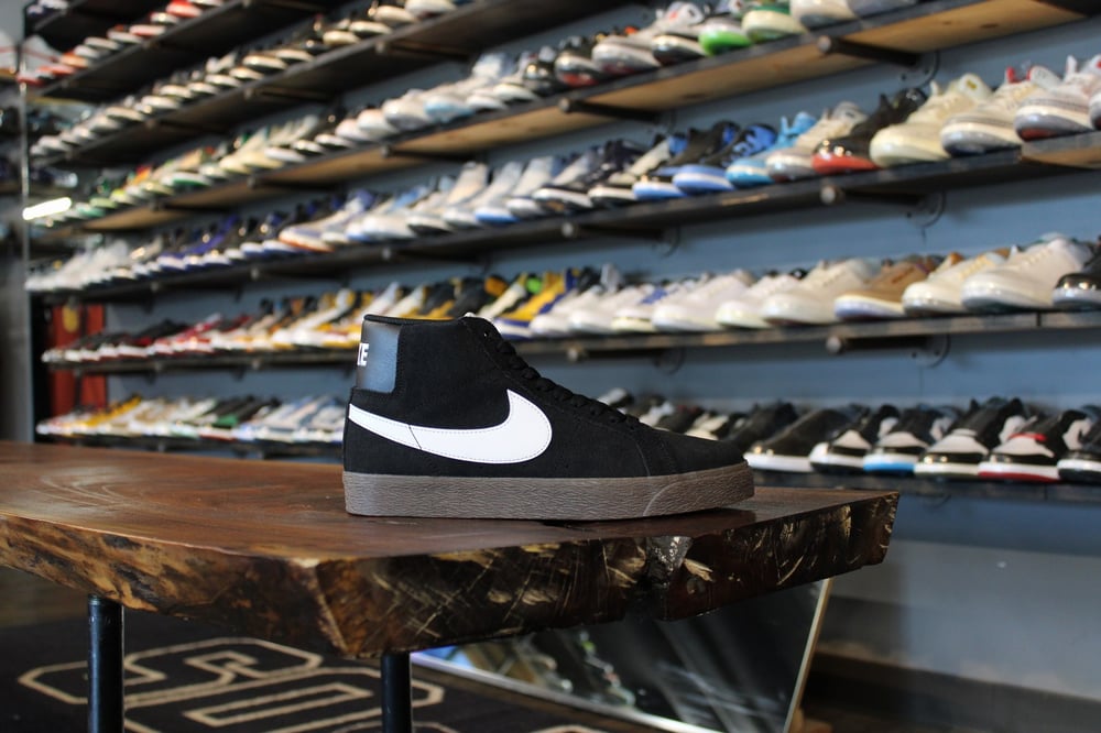 SB BLAZER MID "BLACK/WHITE"