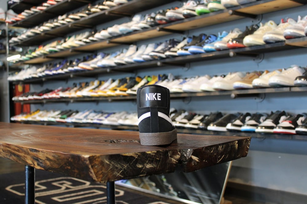SB BLAZER MID "BLACK/WHITE"
