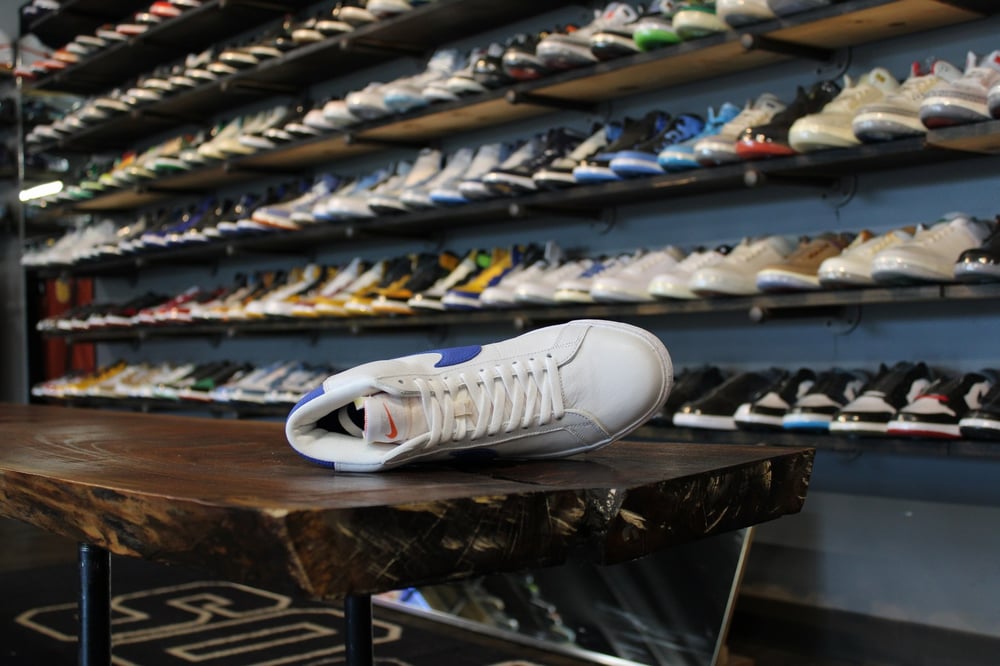 ZOOM SB BLAZER MID ISO "WHITE/BLUE"