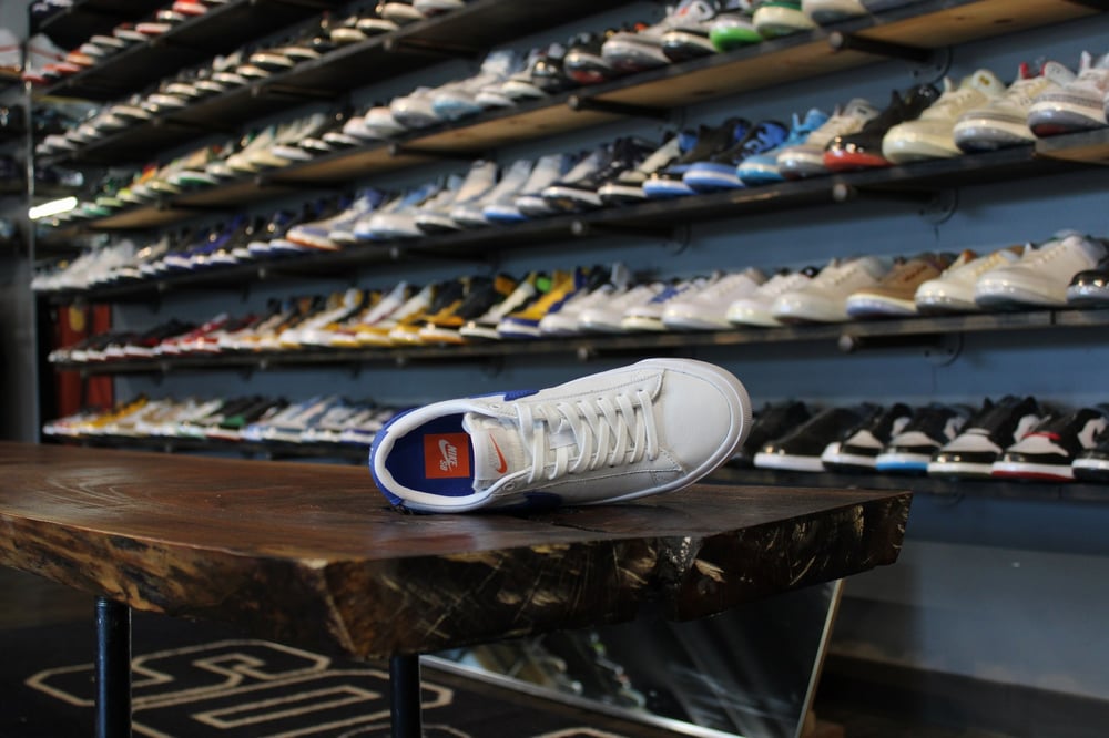 ZOOM SB BLAZER LOW PRO GT ISO "WHITE/VARSITY ROYAL"
