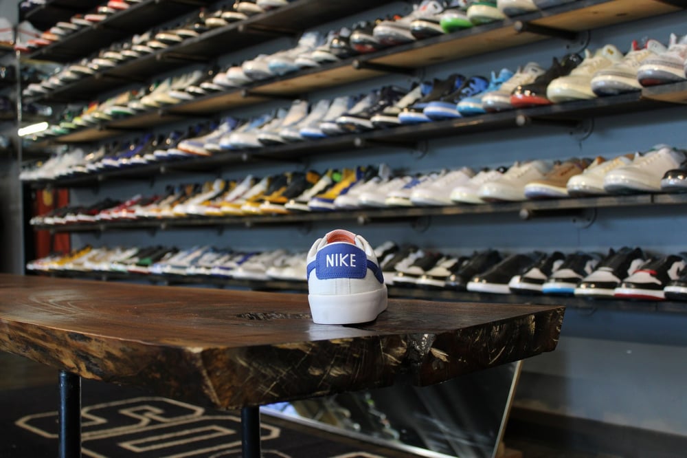 ZOOM SB BLAZER LOW PRO GT ISO "WHITE/VARSITY ROYAL"