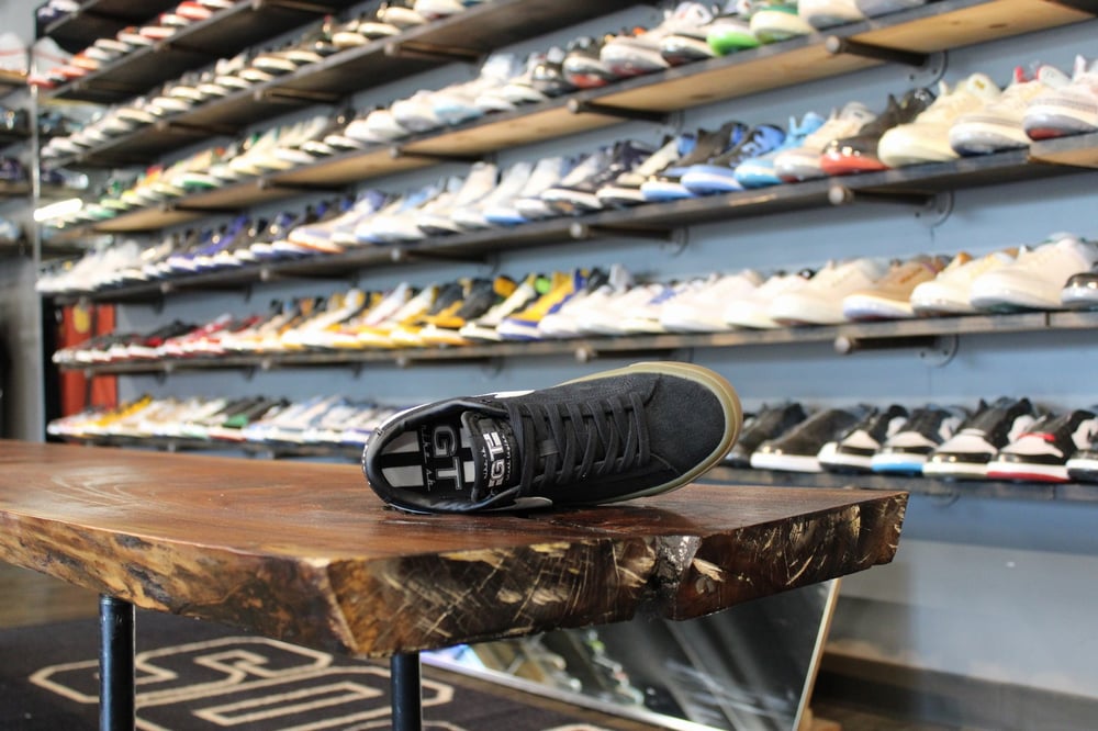 ZOOM SB BLAZER LOW PRO GT "BLACK/GUM WHITE"