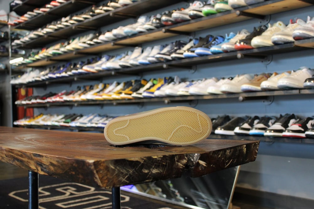 ZOOM SB BLAZER LOW PRO GT "BLACK/GUM WHITE"