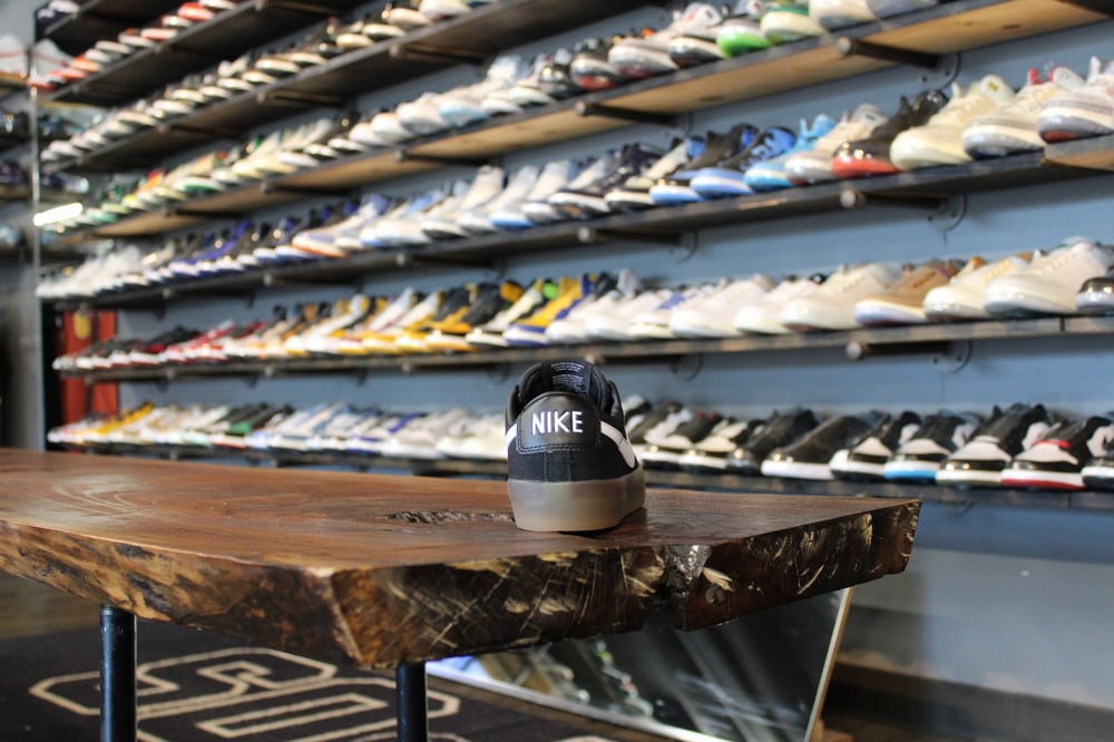 ZOOM SB BLAZER LOW PRO GT "BLACK/GUM WHITE"