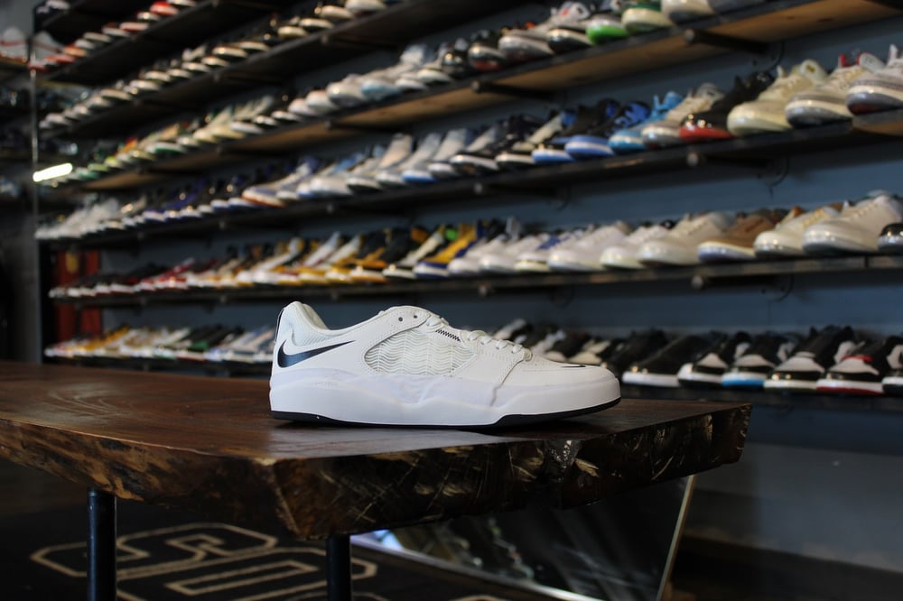 SB ISHOD PRM "WHITE/BLACK"