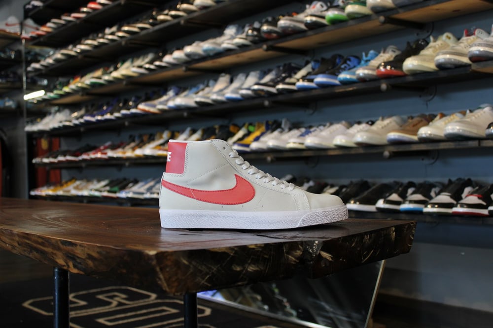 ZOOM SB BLAZER MID "LOBSTER"
