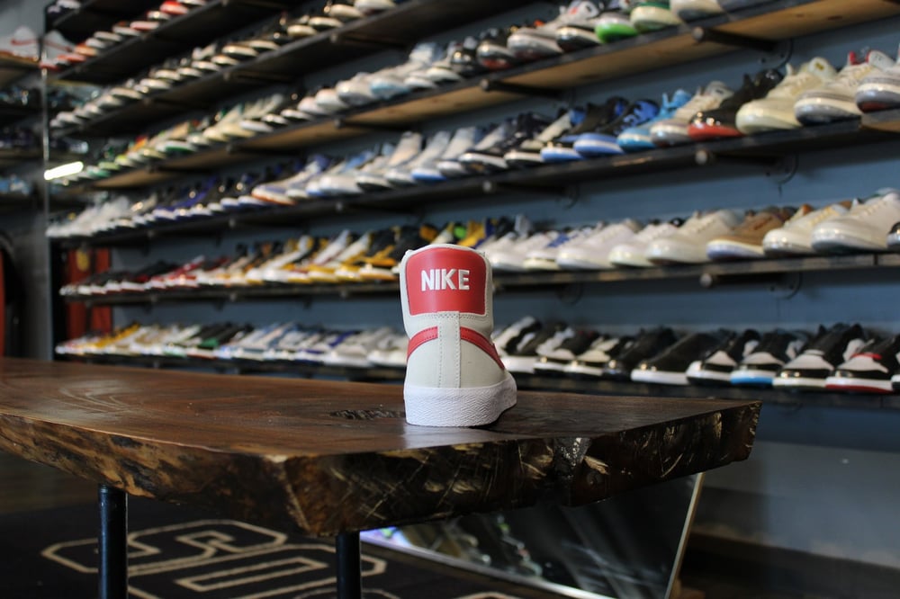 ZOOM SB BLAZER MID "LOBSTER"