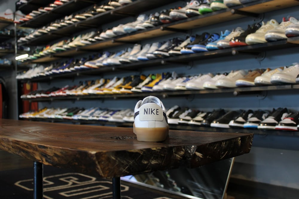 ZOOM SB BLAZER LOW PRO GT "WHITE/BLACK"