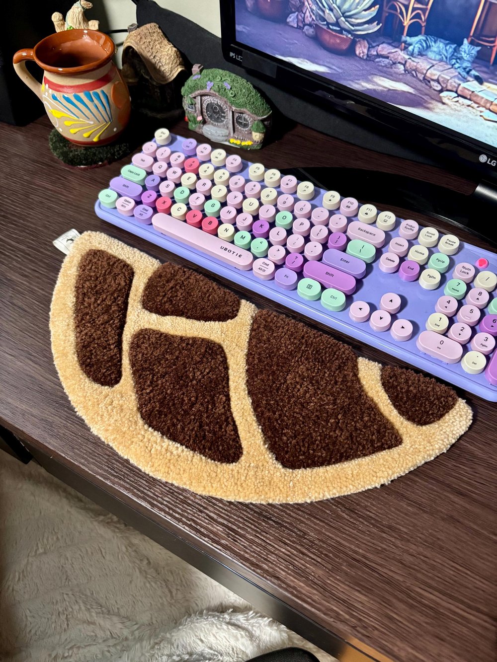 Image of Round Concha Desk Rug