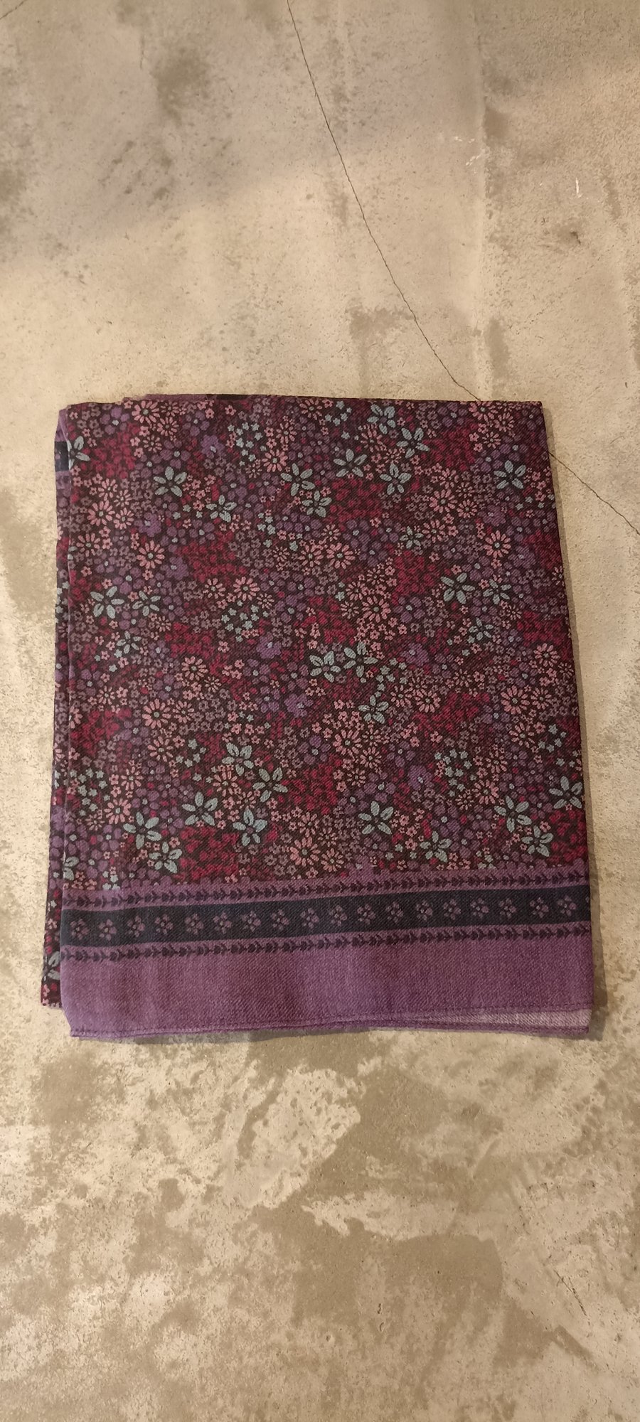 Image of 6-Foulard morado flores