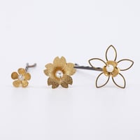Image 9 of White Gemstone and Flower Hairpins