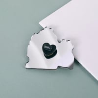 Image 5 of Wolf x Wolf – 2'' Acrylic Mirror Pin with Front Epoxy and Black Heart Clutch