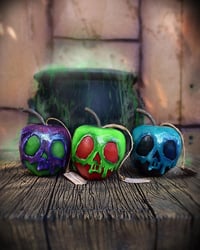 Image 1 of Manzanas envenenadas