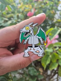 Image 1 of Charizard Calavera Enamel Pin