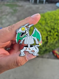 Image 2 of Charizard Calavera Enamel Pin
