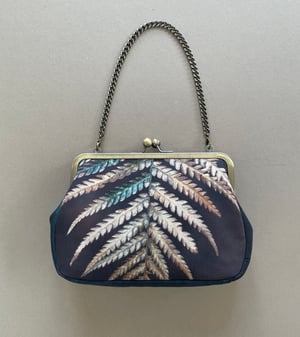 Image of Fern, clutch/shoulder bag - roomier size