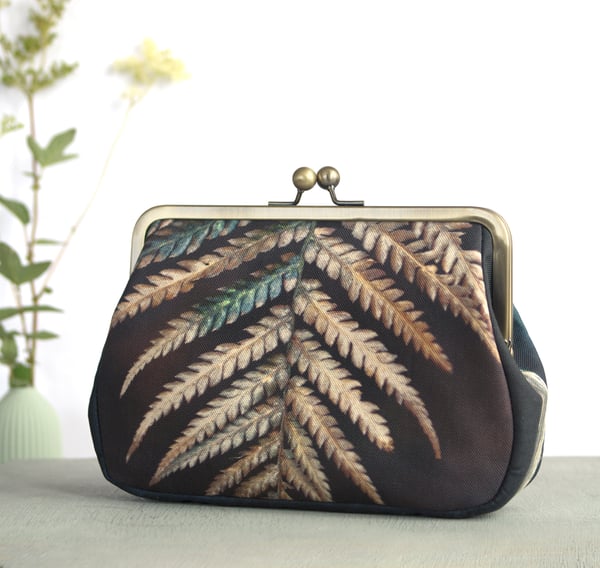 Image of Fern, clutch/shoulder bag - roomier size