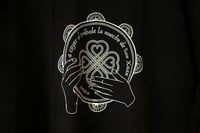 Image 2 of Camiseta 'Trébole' negra