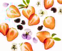 Image 4 of TOUCHLAND X HELLO KITTY - le parfum Primé Berry Bliss et L'étui à Brume Hello Kitty