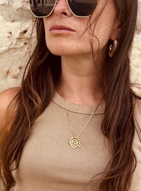 Image 2 of Collar espiral Raíces