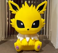 Image 2 of Evee Pokemon figurine