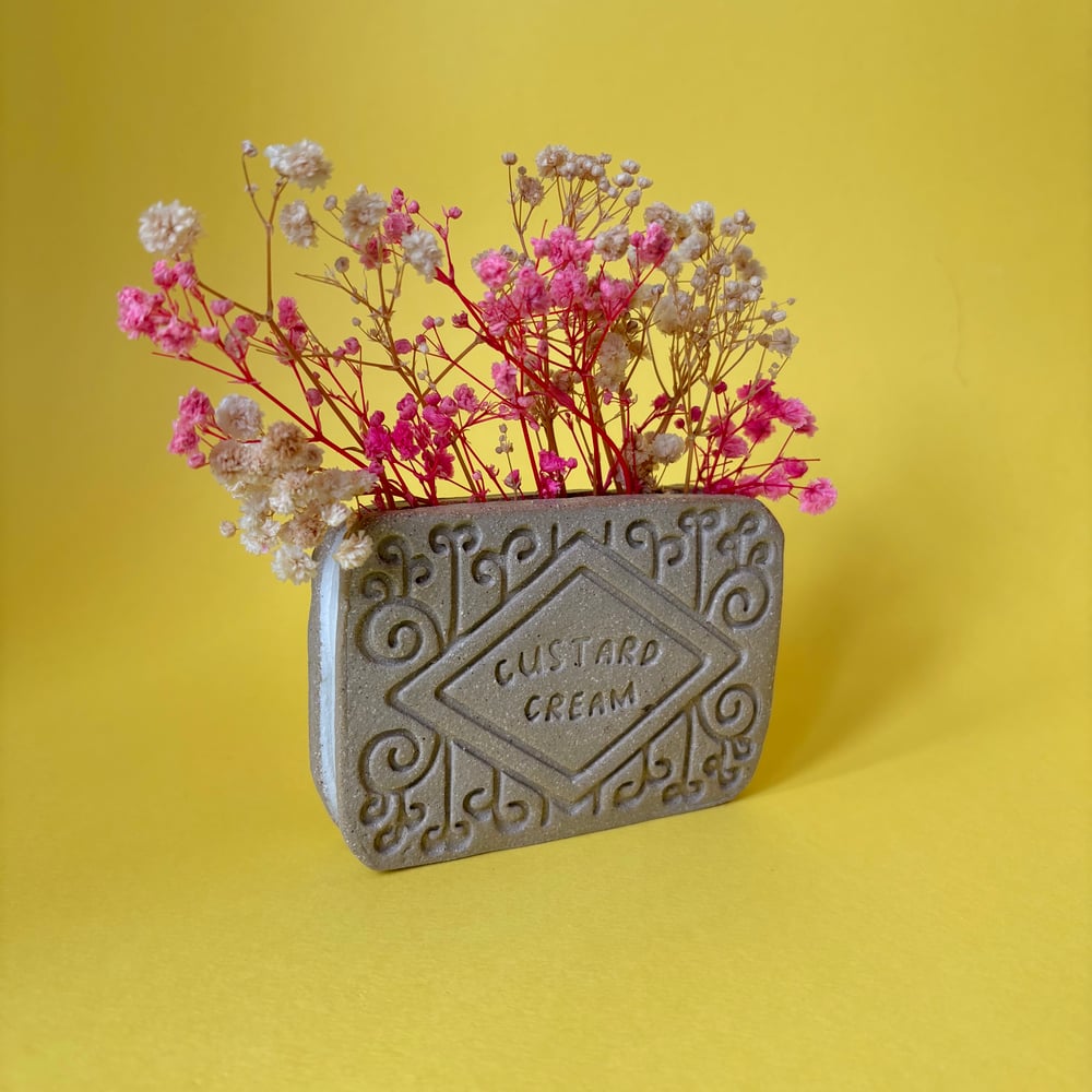 Image of Custard Cream Vase