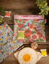 Image 2 of ⭐  Petites Trousses à paillettes "Oiseaux sur nid de fleurs"