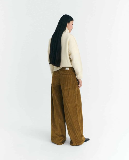 Image of 2- Pantalón Light Oak Corduroy Hedda Pants