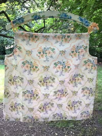 Image 1 of Top Alice - Fleurs papier peint fond saumon