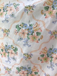 Image 2 of Top Alice - Fleurs papier peint fond saumon