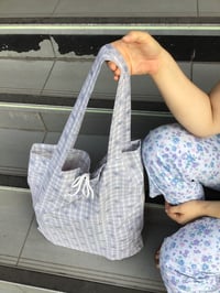 Image 2 of Maxi-sac de chineuse Yvan - Fleurs sur quadrillage lavande 