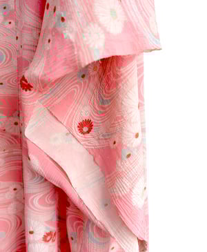 Image of Silke kimono dame - rosa med tusindfrydblomster