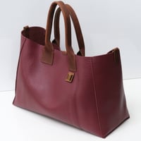 Image 5 of Slouchy 3-panel Tote in pebbled cherry