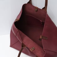 Image 7 of Slouchy 3-panel Tote in pebbled cherry