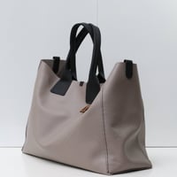 Image 4 of Slouchy 3-panel Tote in pebbled light gray and black