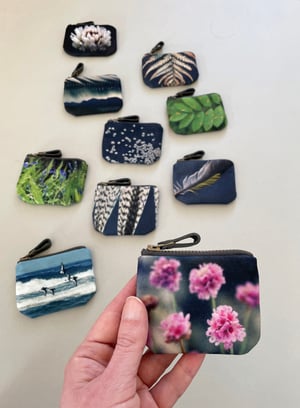 Image of Thrift flower, tiny zipper purse