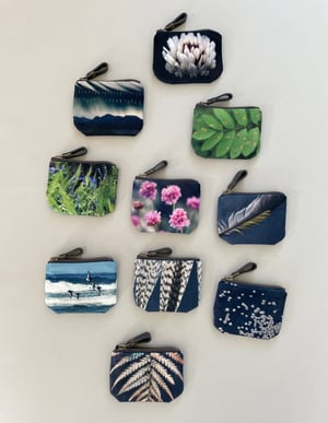 Image of Thrift flower, tiny zipper purse