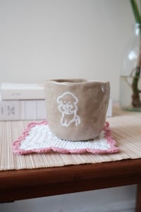Image 3 of ‘Reading book dog’ cup 