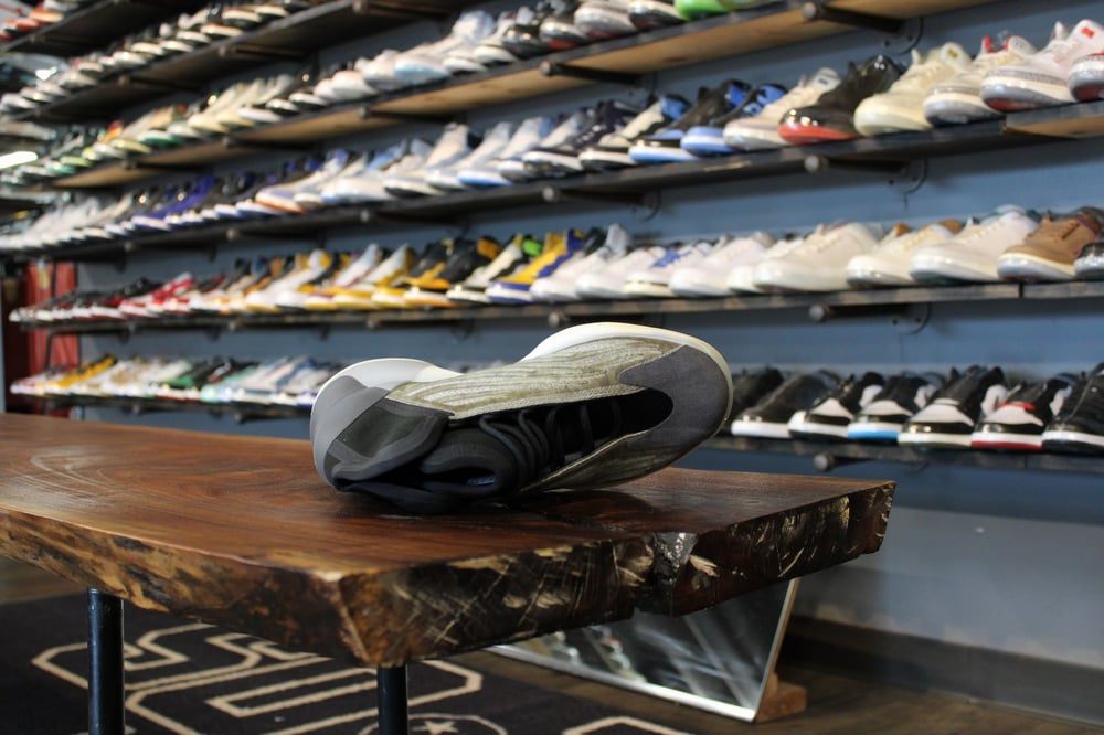 ADIDAS YEEZY QNTM "BARIUM"