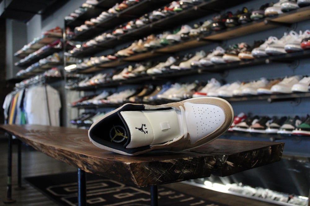 Air Jordan I (1) Low SE "Elephant Print/Tan"