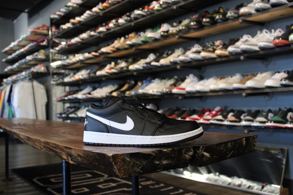 Air Jordan I (1) Low "Black/White" WMNS
