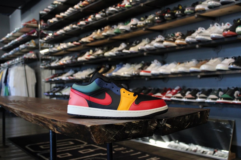 Air Jordan I (1) Low SE "Fire/Taxi" WMNS