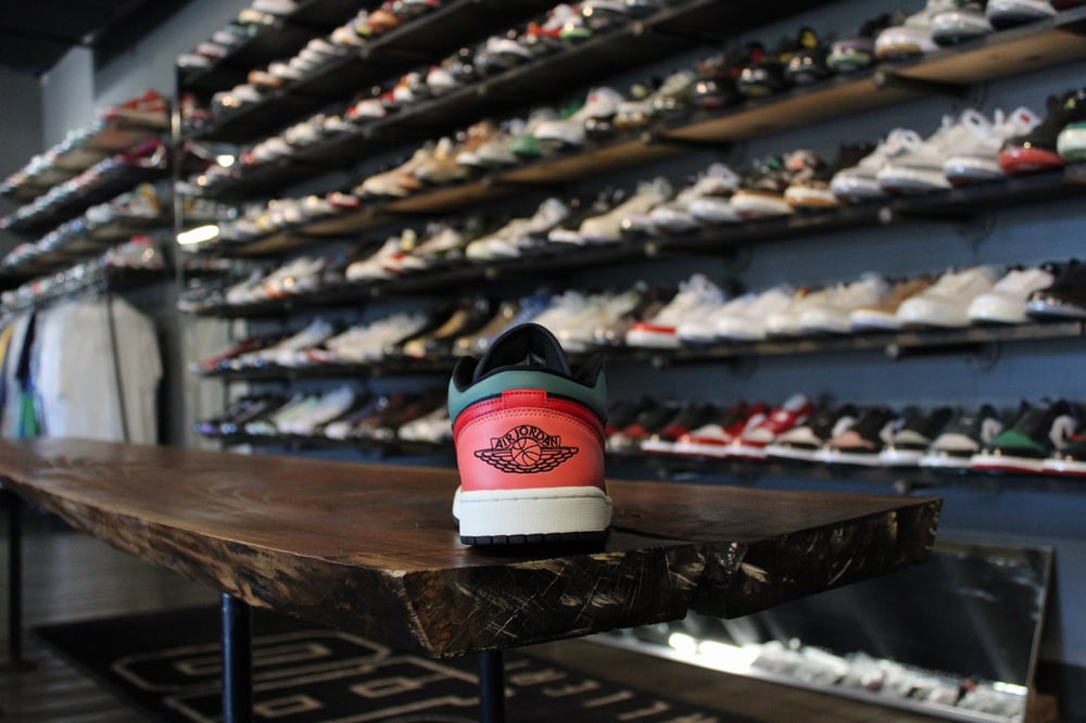 Air Jordan I (1) Low SE "Fire/Taxi" WMNS