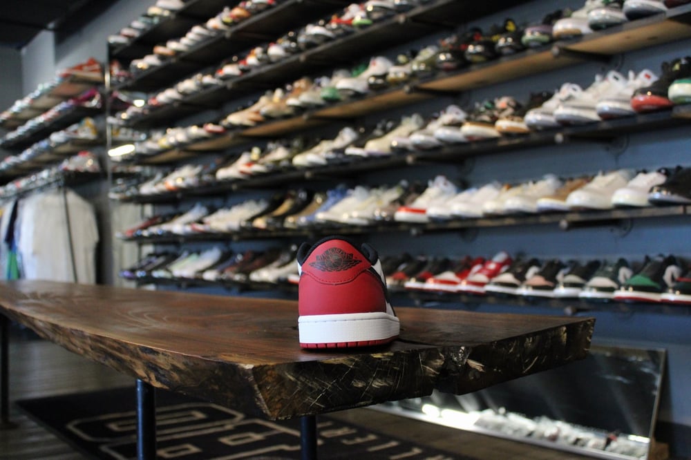 Air Jordan I (1) Low OG "Black Toe"