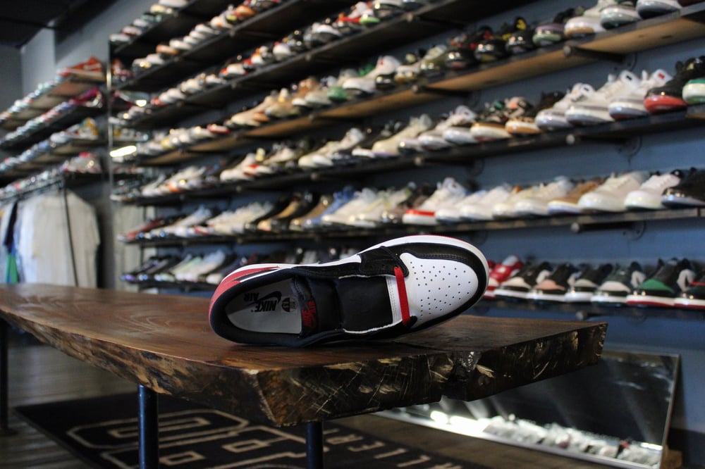 Air Jordan I (1) Low OG "Black Toe"