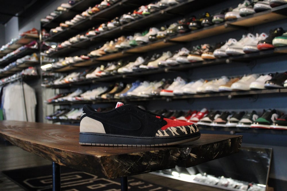 Air Jordan I (1) Low OG x SoleFly "Everglades"