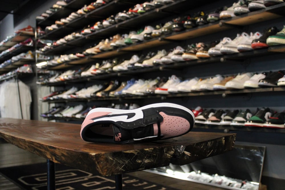 Air Jordan I (1) Low OG "Bleached Coral"