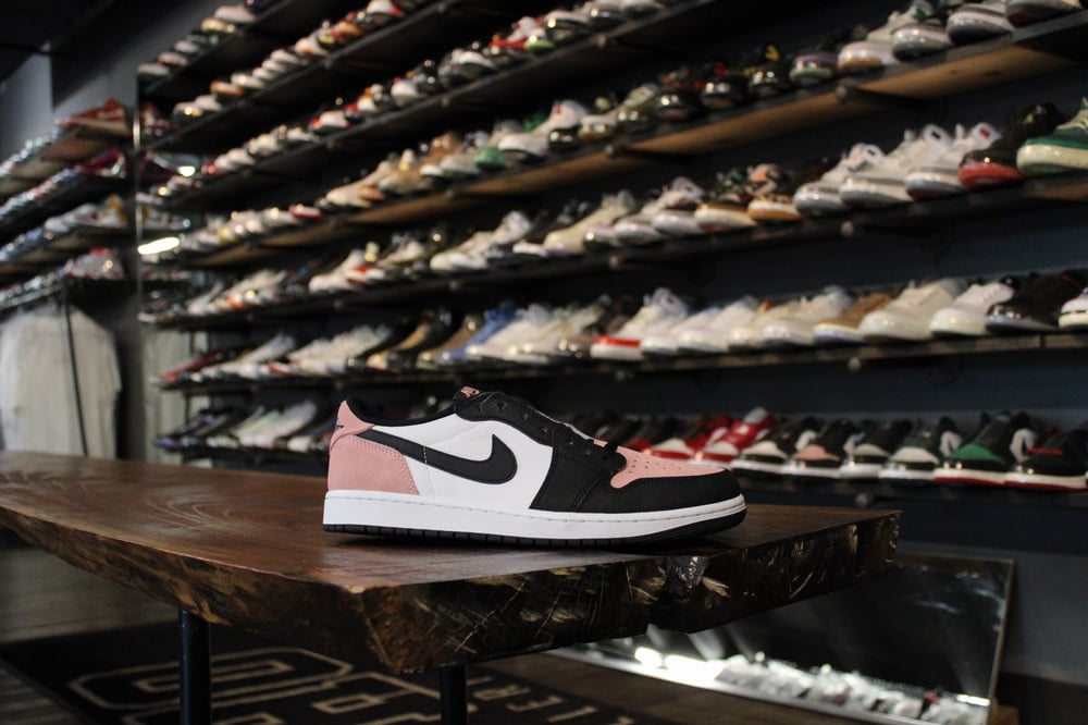 Air Jordan I (1) Low OG "Bleached Coral"